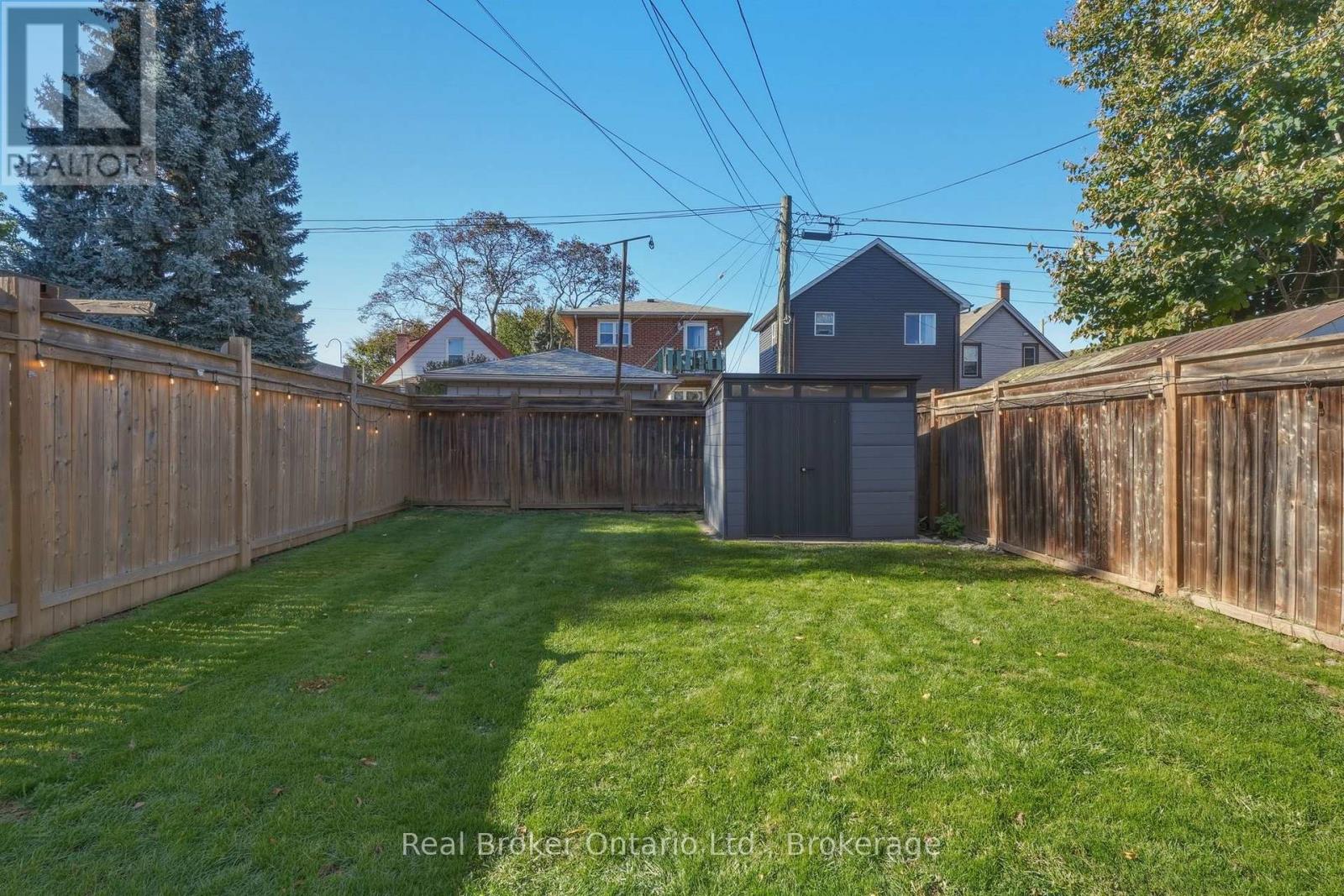 23 Barons Avenue N Property Photo 37