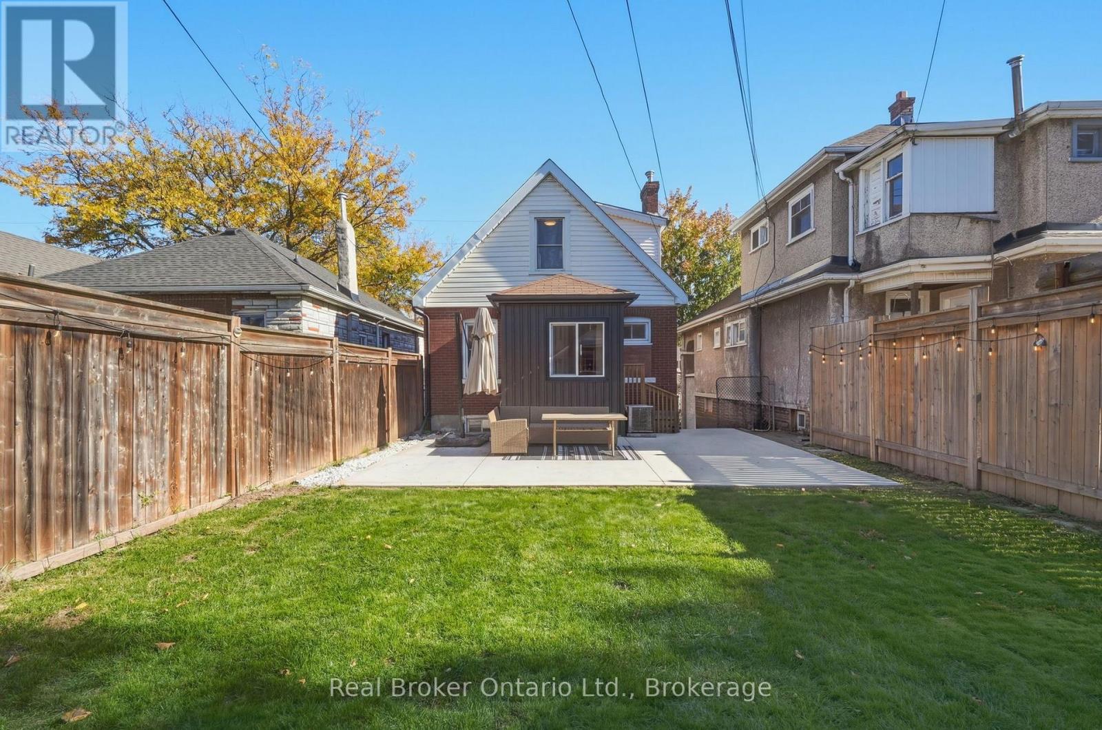 23 Barons Avenue N Property Photo 39