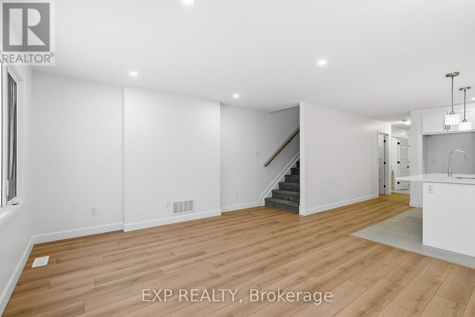 136 Elizabeth Street Property Photo 11