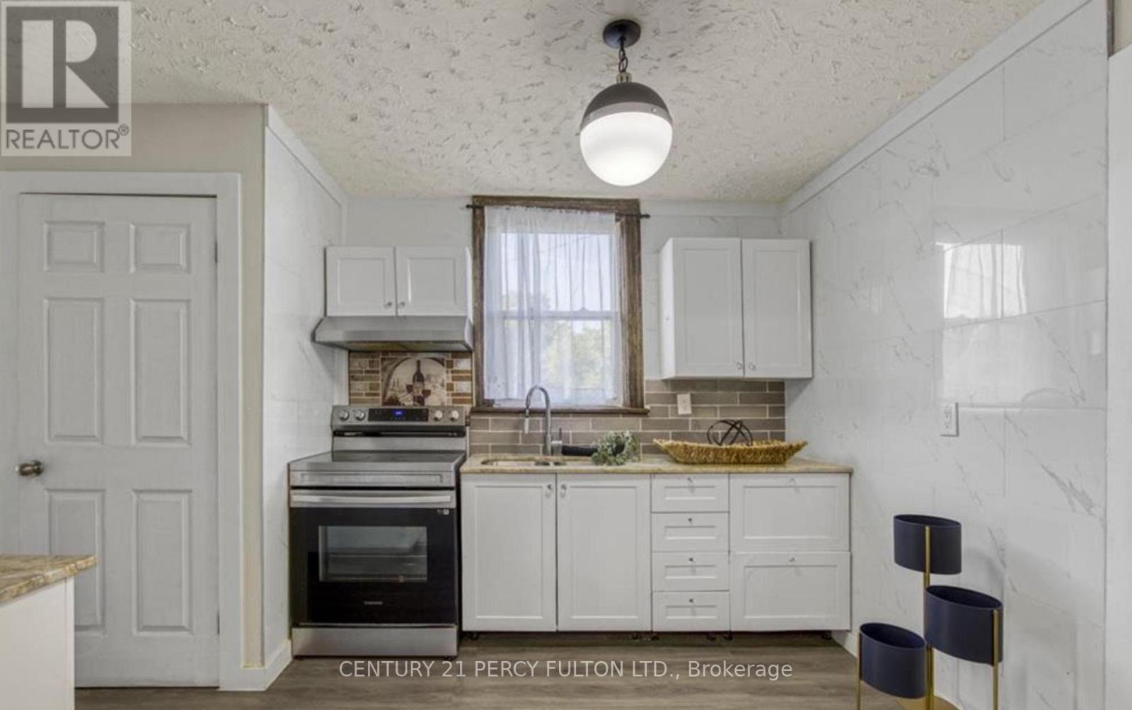 130 Stirton Street Property Photo 9