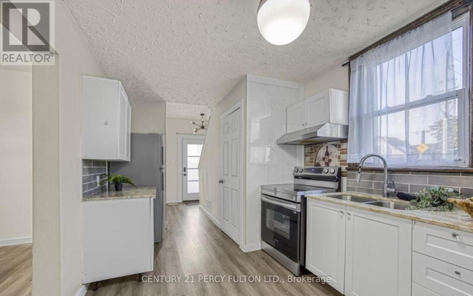 130 Stirton Street Property Photo 10