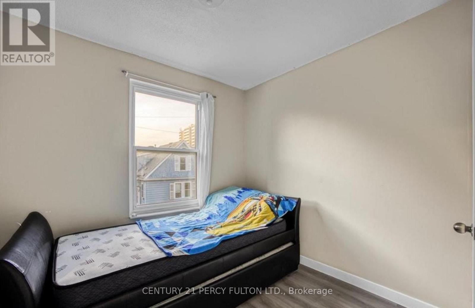 130 Stirton Street Property Photo 16