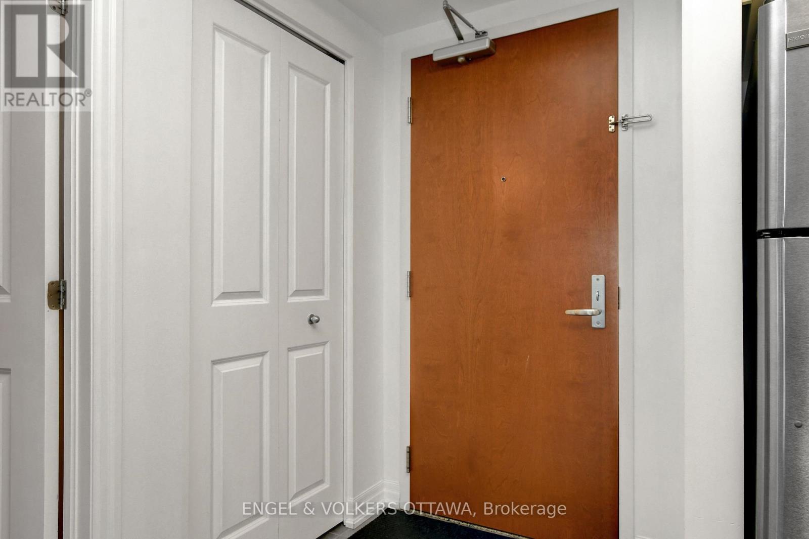 1305 - 242 Rideau Street Property Photo 4