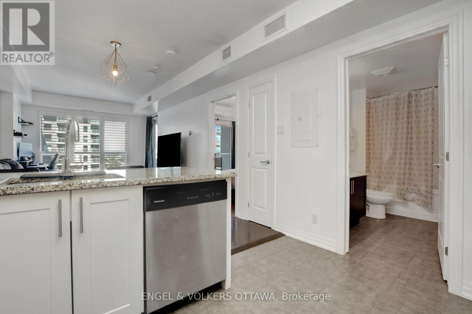 1305 - 242 Rideau Street Property Photo 7