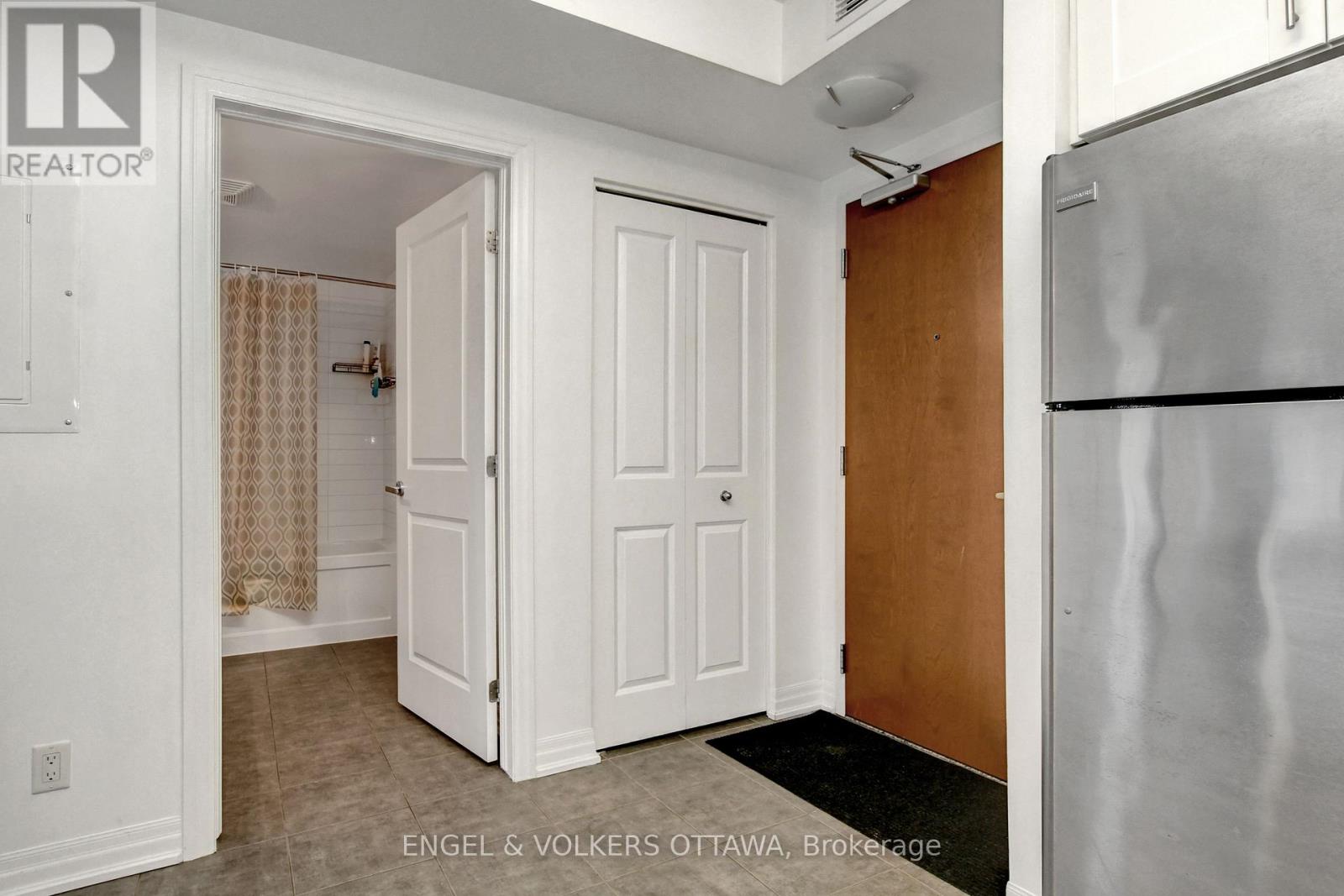 1305 - 242 Rideau Street Property Photo 8