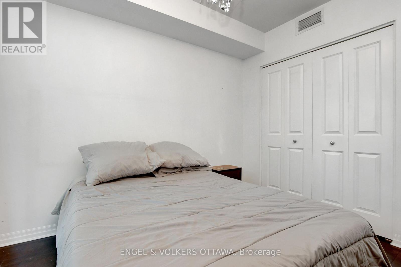 1305 - 242 Rideau Street Property Photo 17