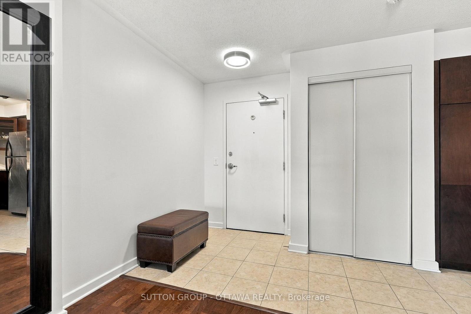 1012 - 138 Somerset Street W Property Photo 2