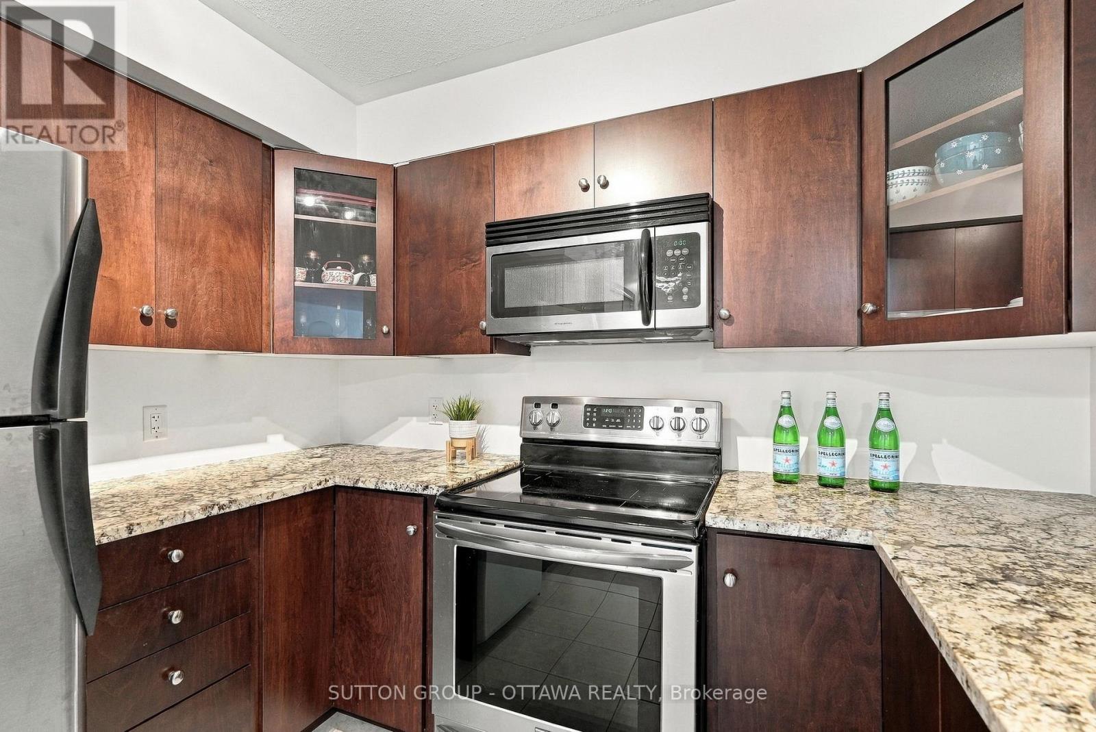 1012 - 138 Somerset Street W Property Photo 6