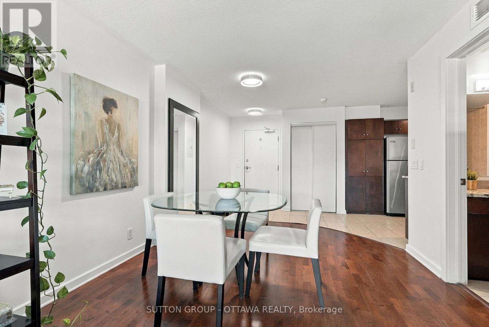 1012 - 138 Somerset Street W Property Photo 8