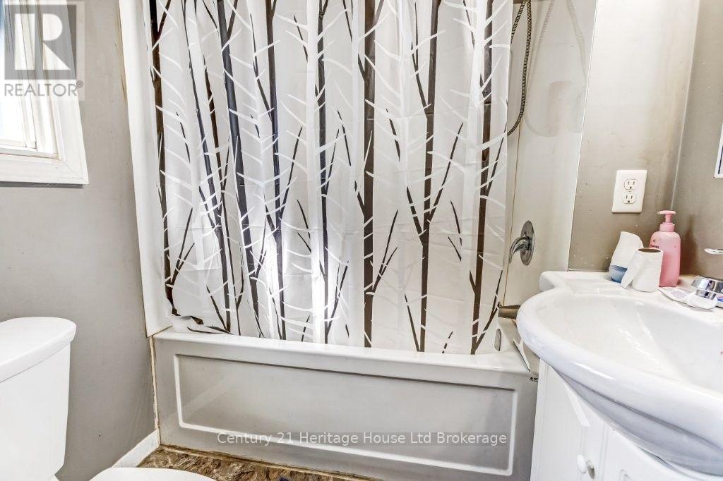 66 Bee Street Property Photo 8
