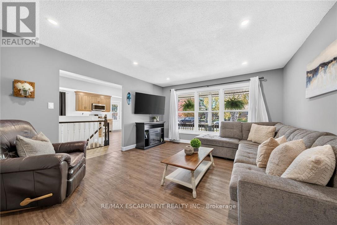 225 Maccrae Drive Property Photo 3
