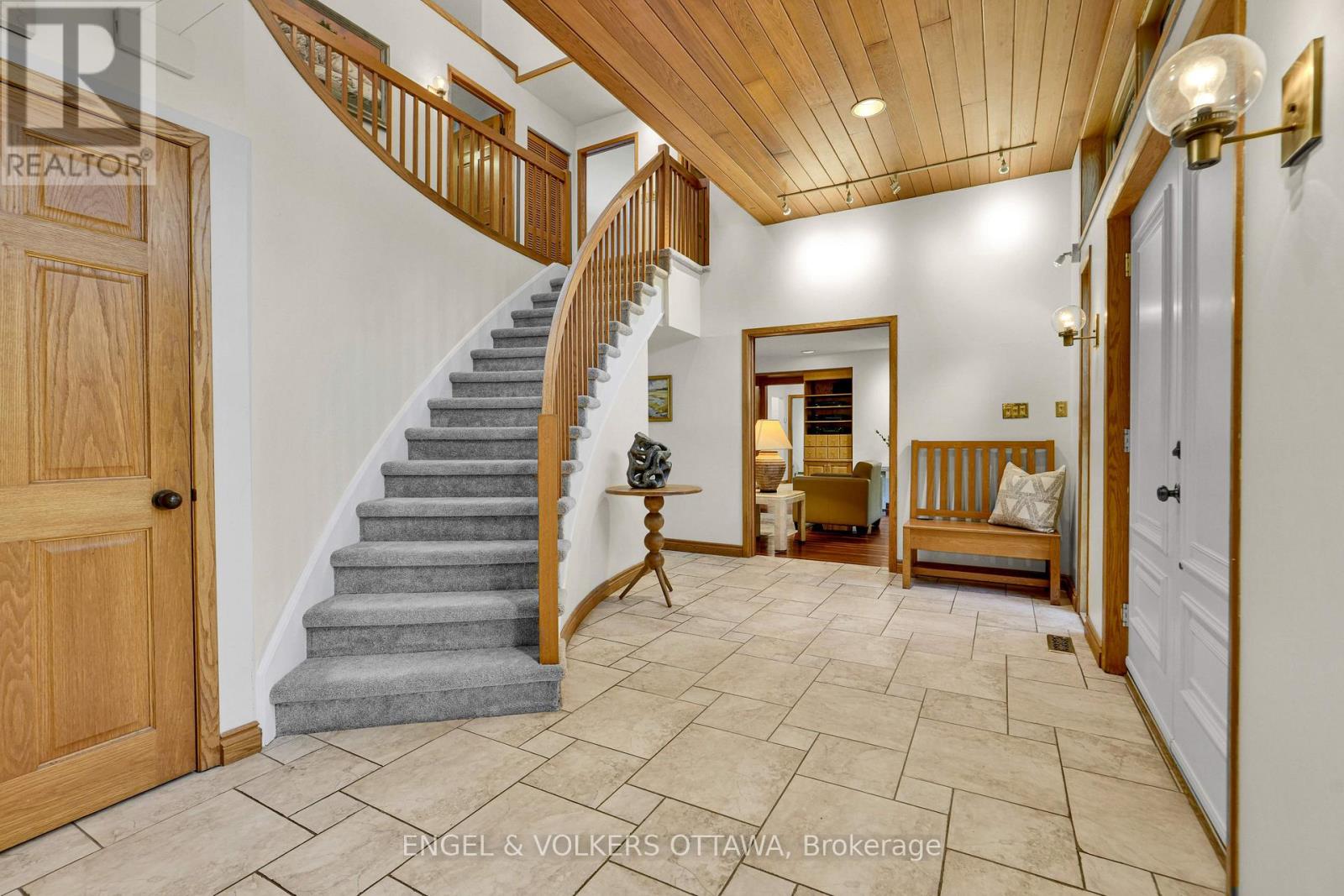 7 Mid Pines Grove Property Photo 4