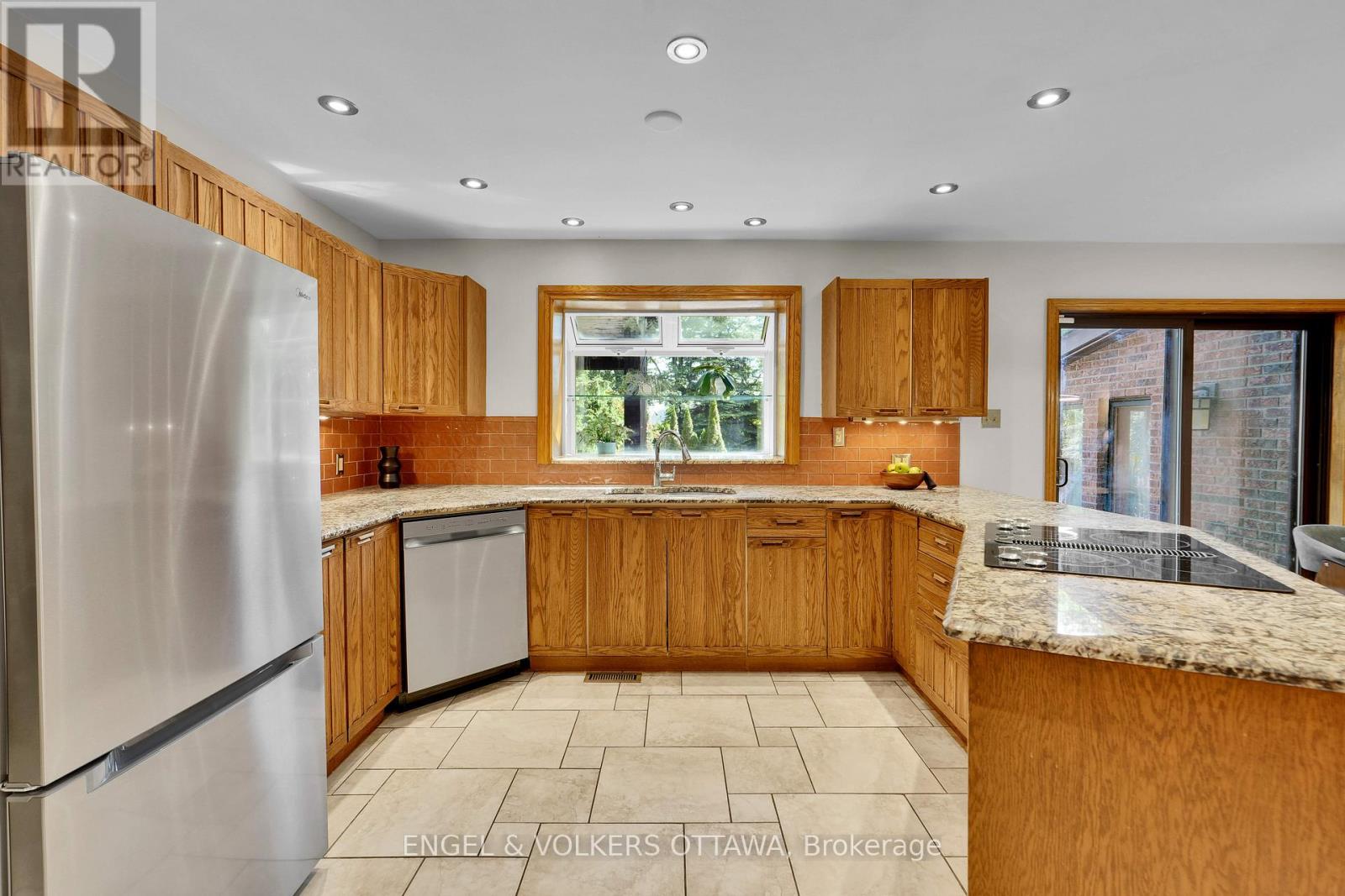7 Mid Pines Grove Property Photo 9