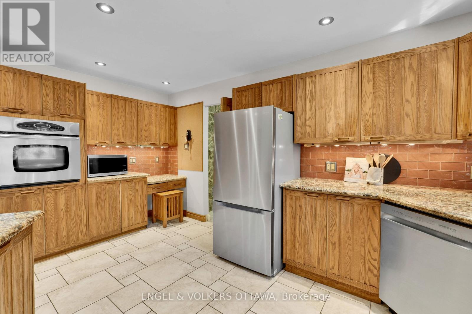 7 Mid Pines Grove Property Photo 10
