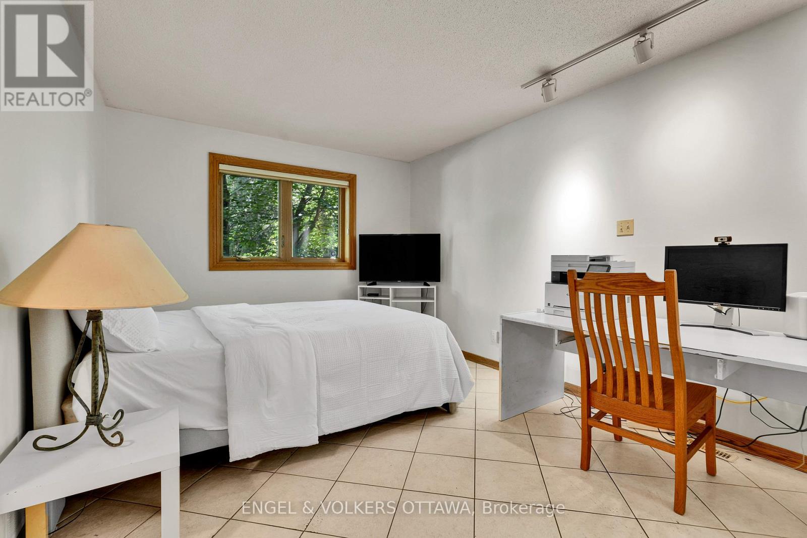 7 Mid Pines Grove Property Photo 15