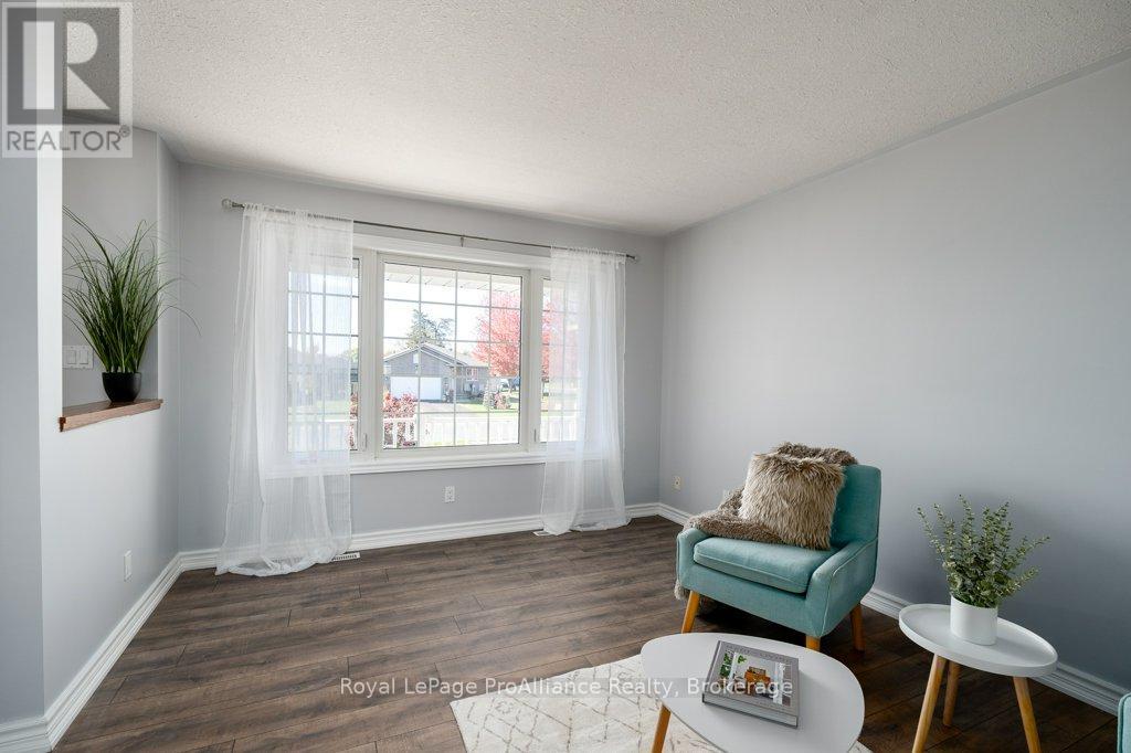 35 Forest Valley Drive Property Photo 6