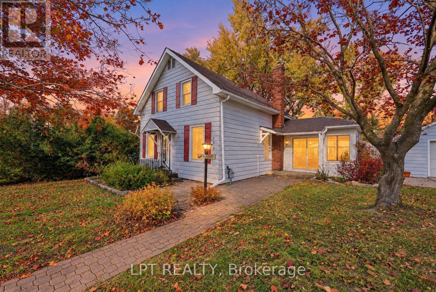 190 Winewood Avenue W Property Photo 1