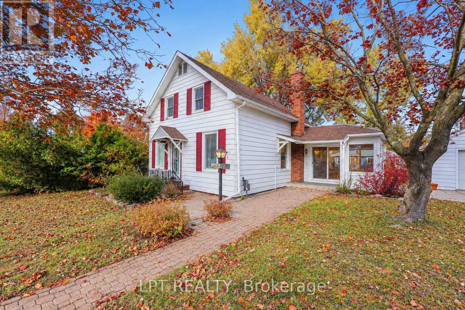 190 Winewood Avenue W Property Photo 2