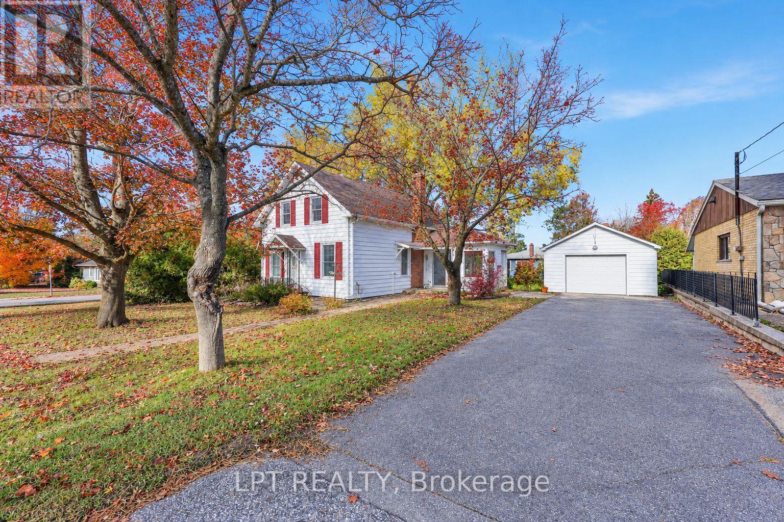 190 Winewood Avenue W Property Photo 4