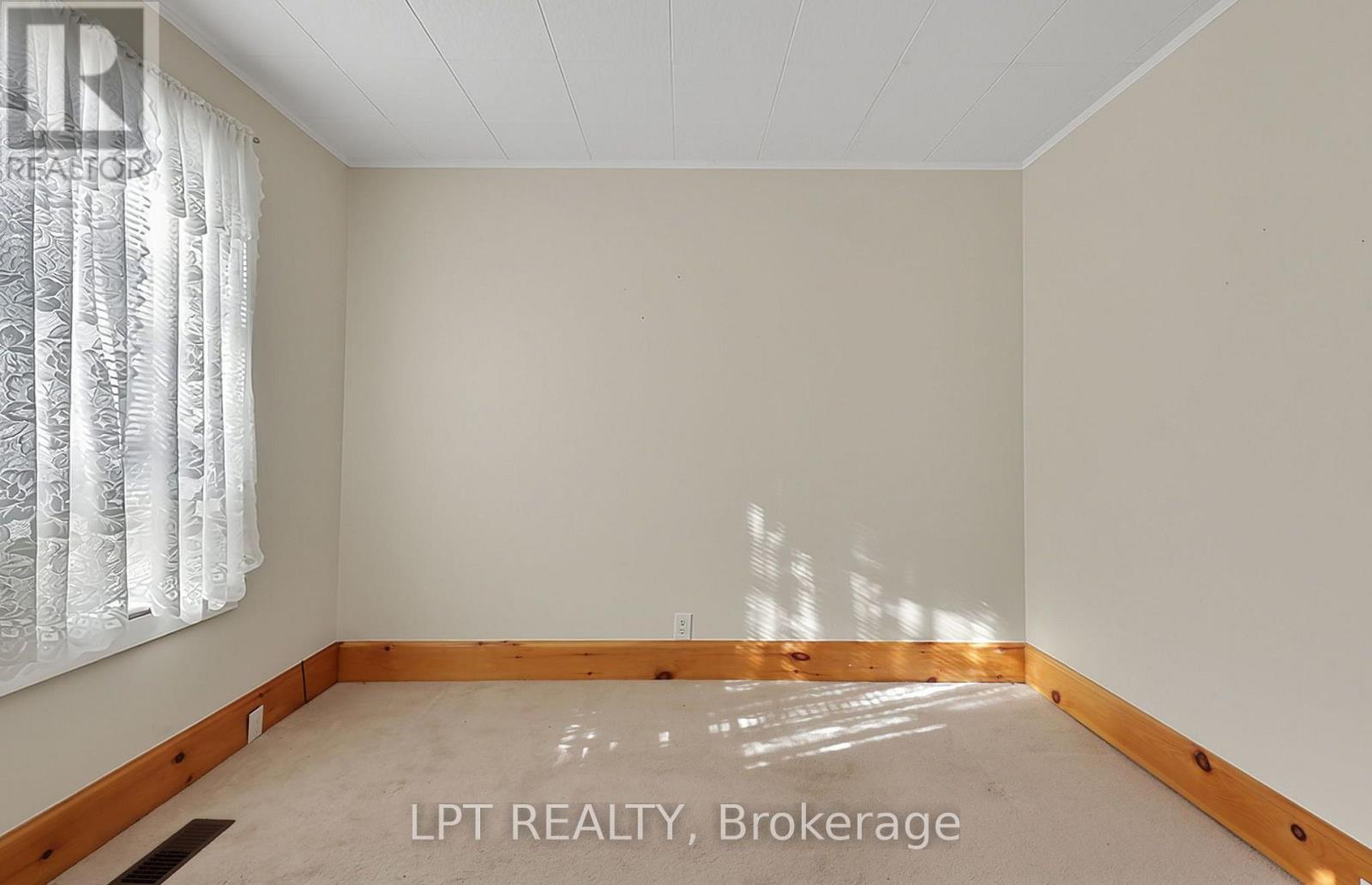 190 Winewood Avenue W Property Photo 9