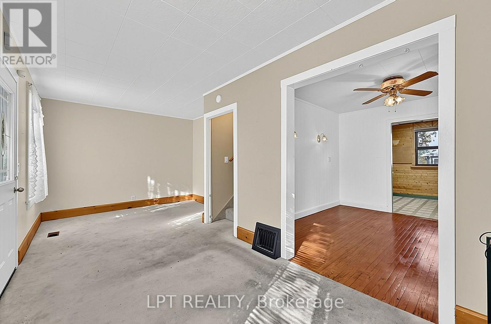 190 Winewood Avenue W Property Photo 12