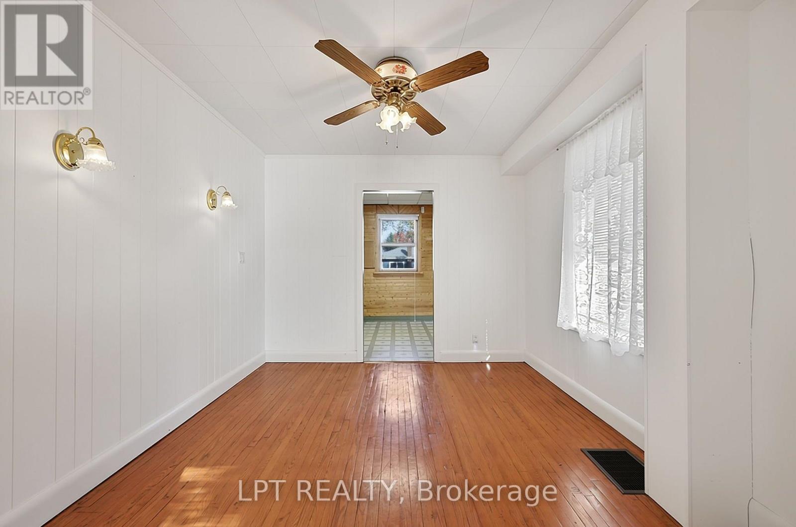 190 Winewood Avenue W Property Photo 13