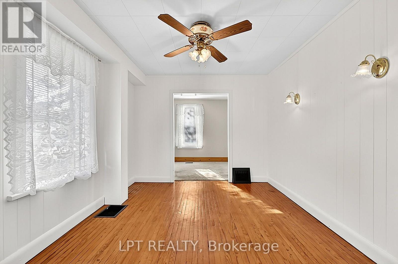 190 Winewood Avenue W Property Photo 15