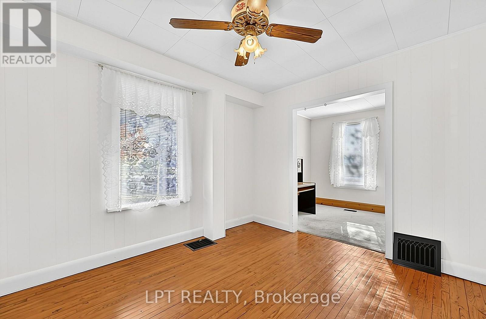 190 Winewood Avenue W Property Photo 16