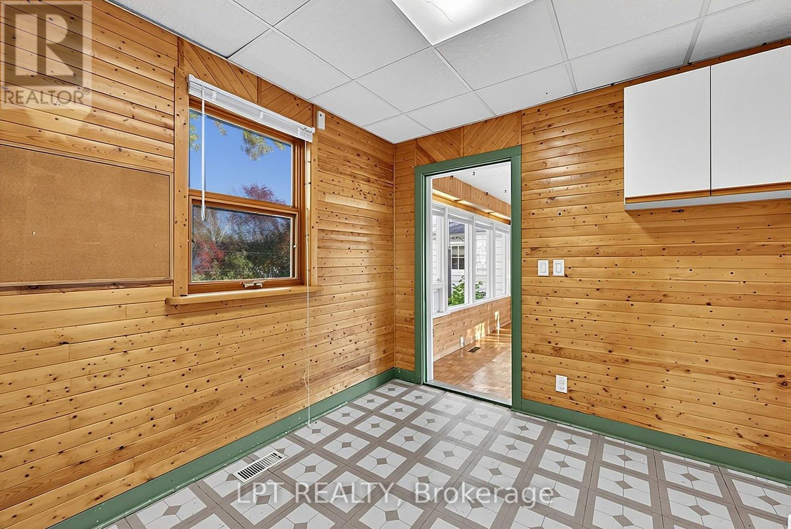 190 Winewood Avenue W Property Photo 18