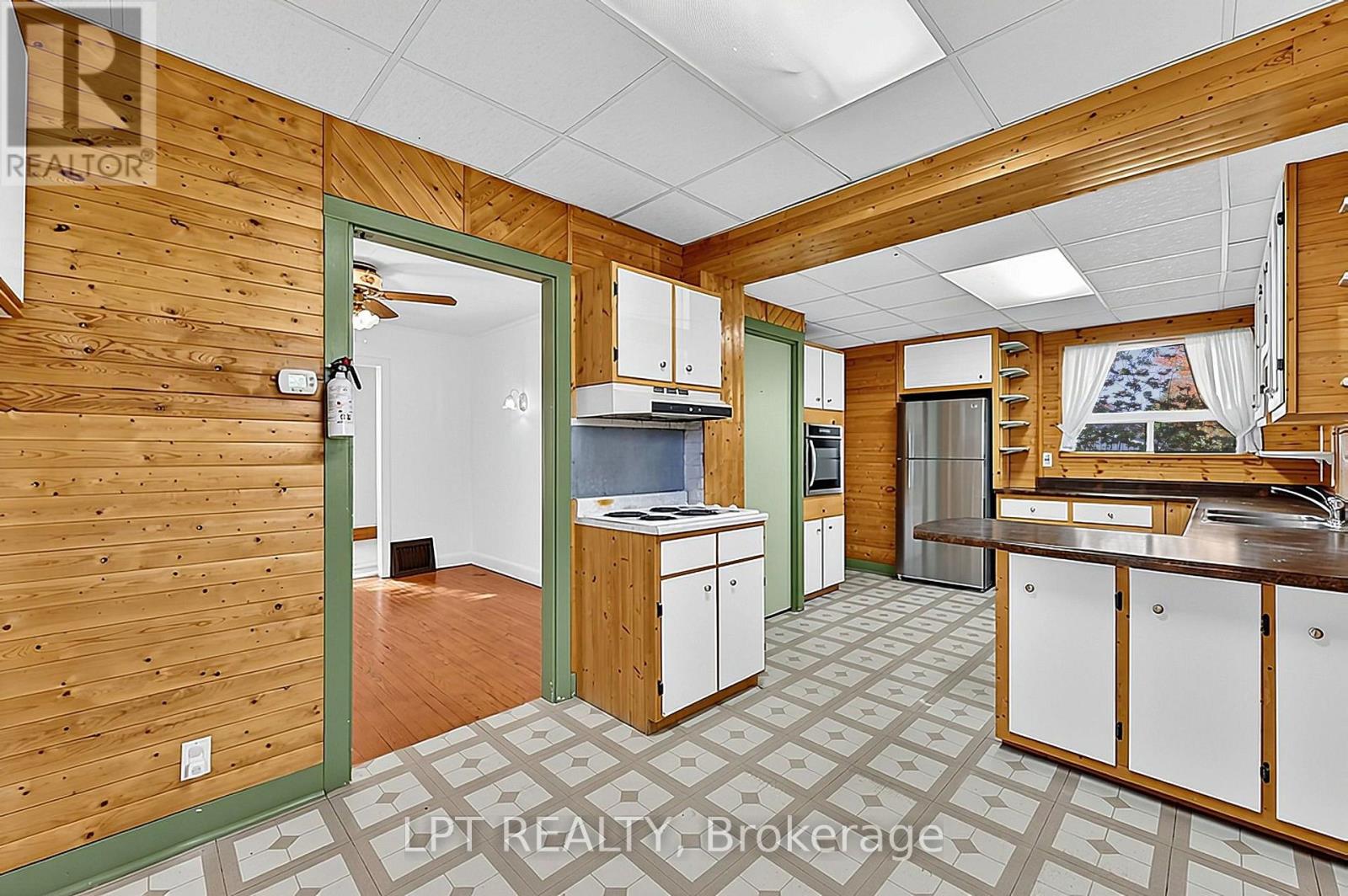 190 Winewood Avenue W Property Photo 19
