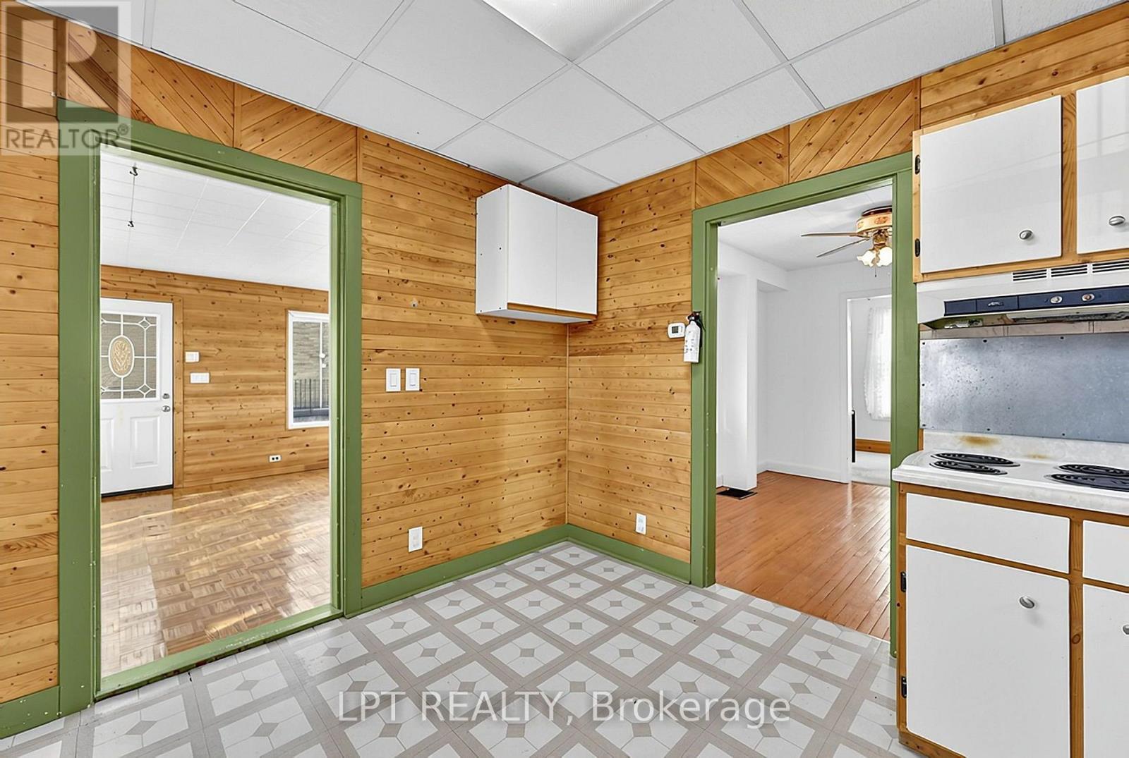 190 Winewood Avenue W Property Photo 20