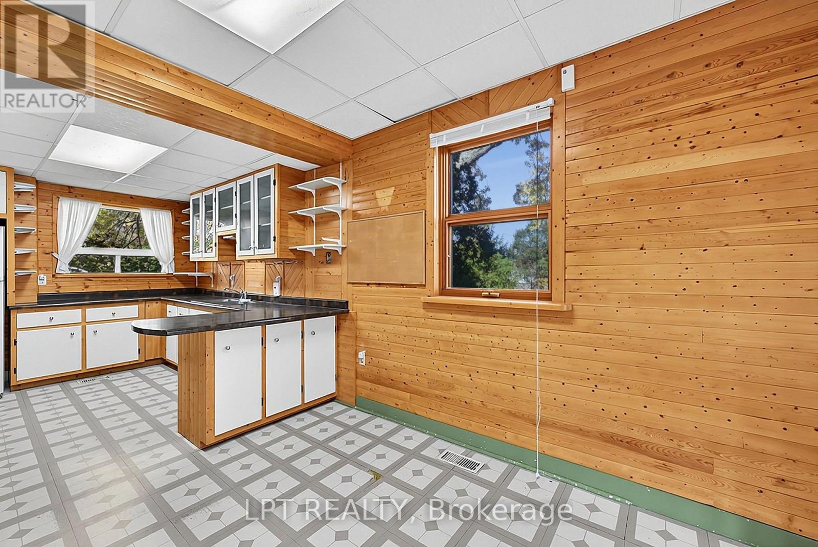 190 Winewood Avenue W Property Photo 21