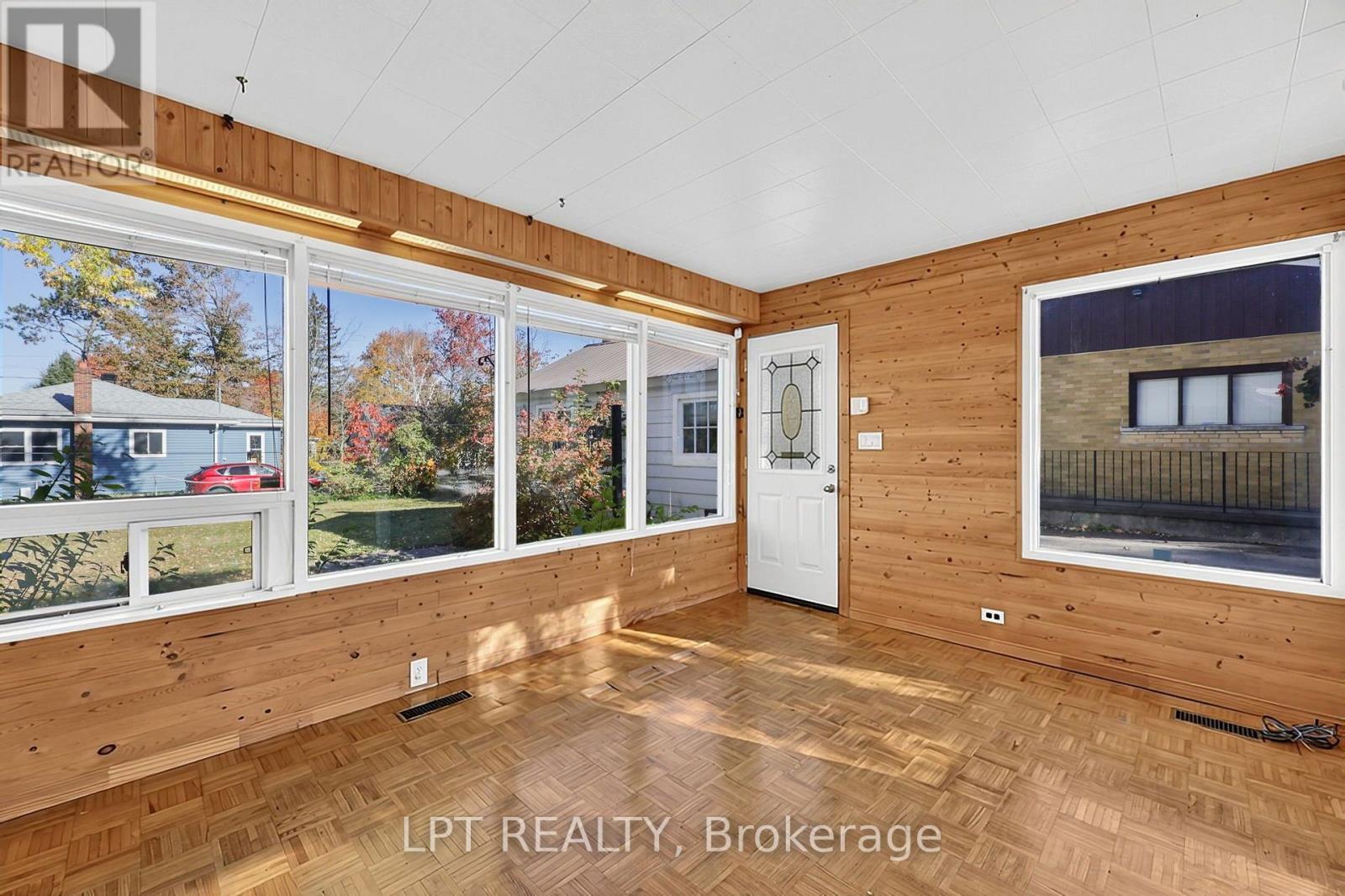 190 Winewood Avenue W Property Photo 26