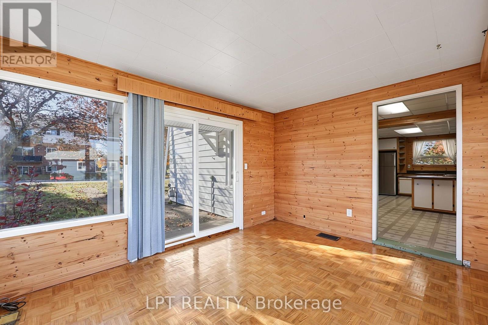 190 Winewood Avenue W Property Photo 28