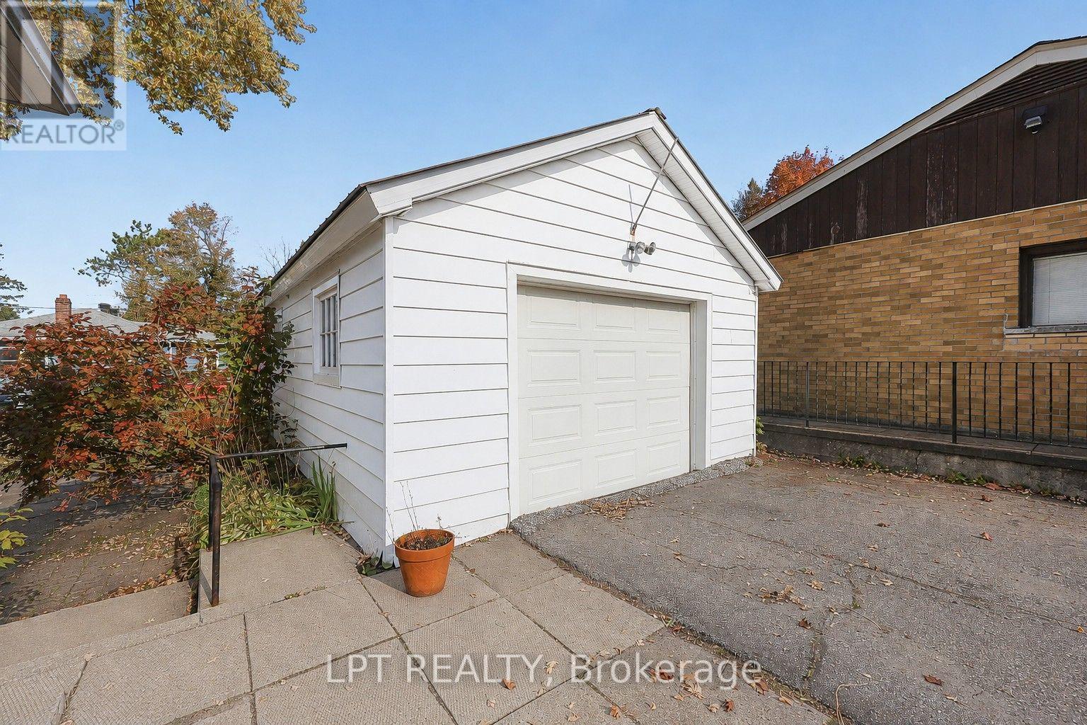 190 Winewood Avenue W Property Photo 45