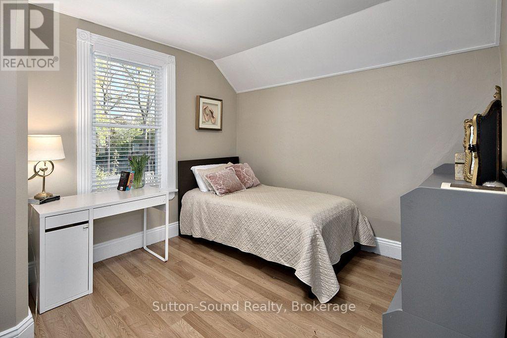1219 2nd Avenue E Property Photo 18