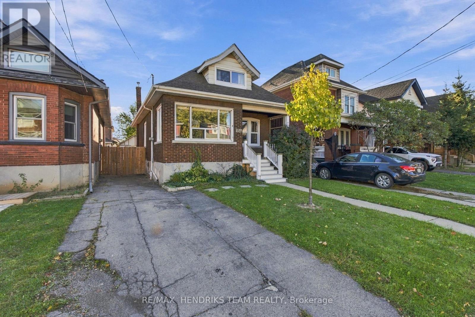 154 PROSPECT STREET N Property Photo 1