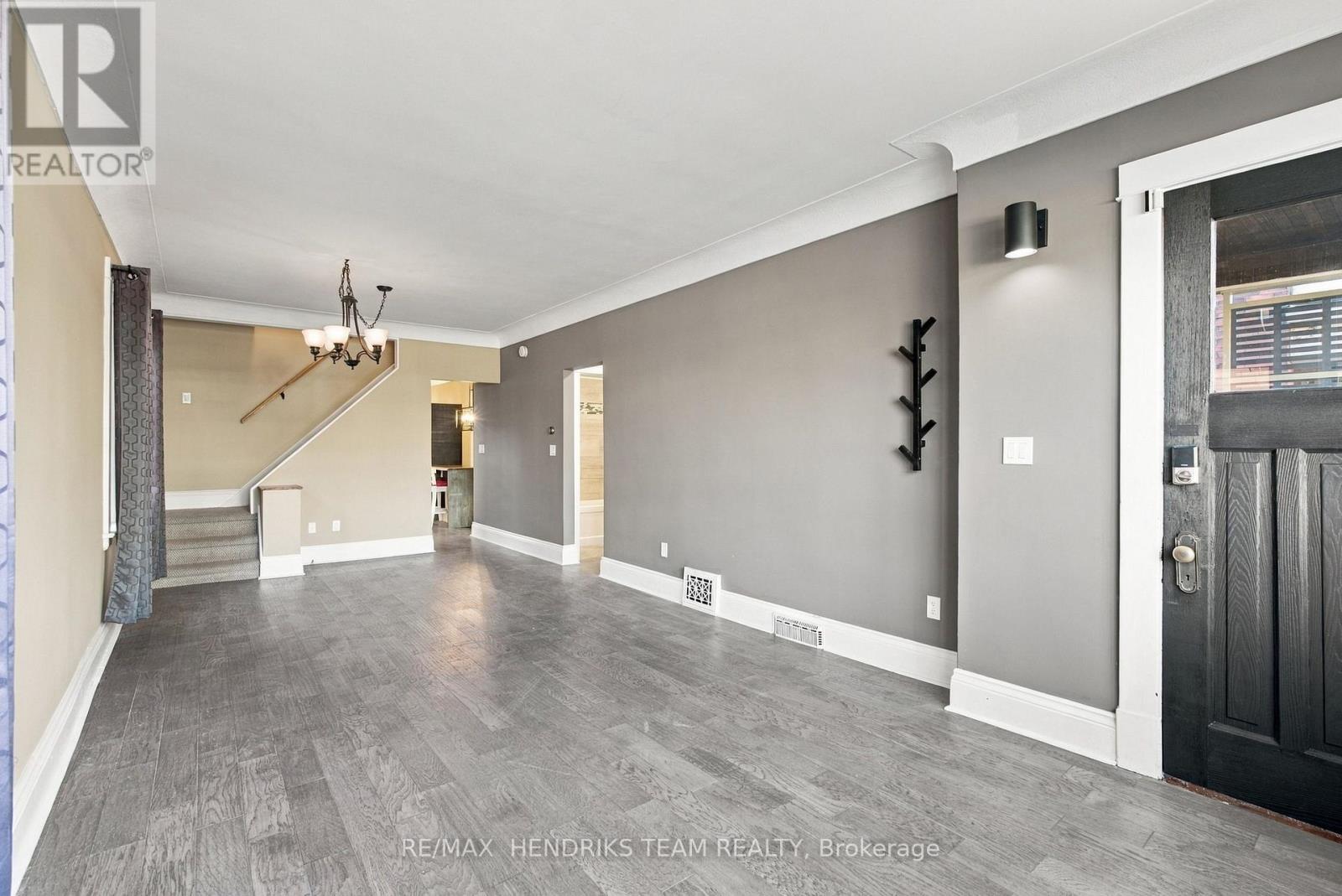 154 Prospect Street N Property Photo 8