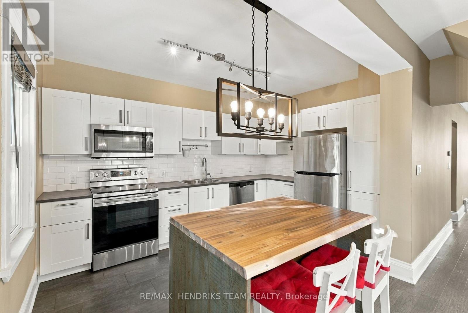 154 Prospect Street N Property Photo 12