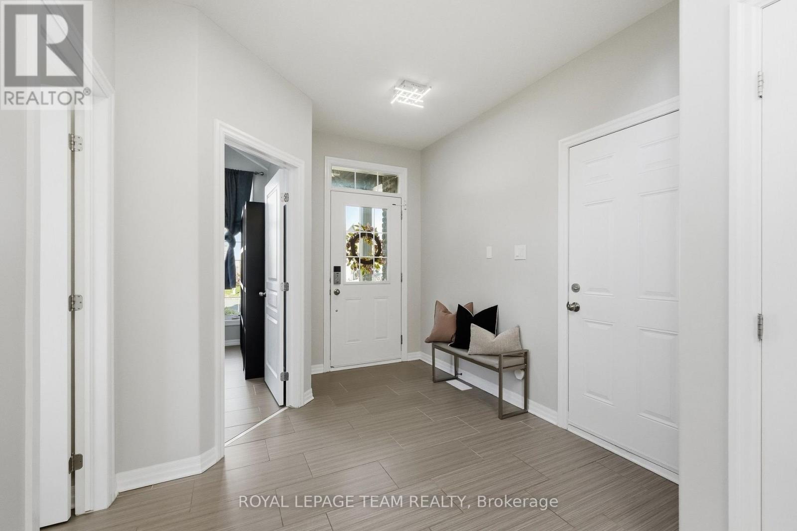 230 Dave Smith Crescent Property Photo 2