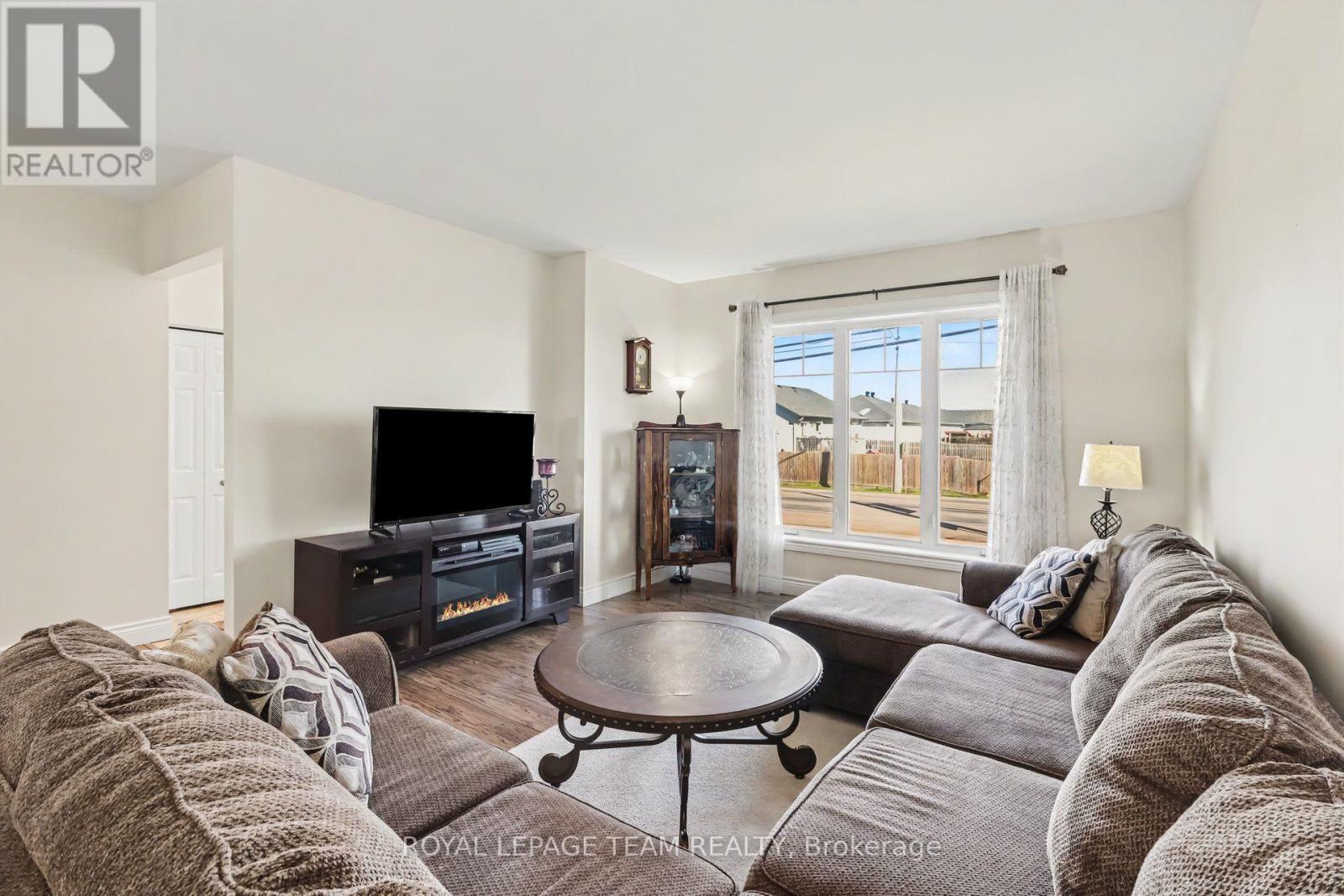 624 St Lawrence Street Property Photo 4