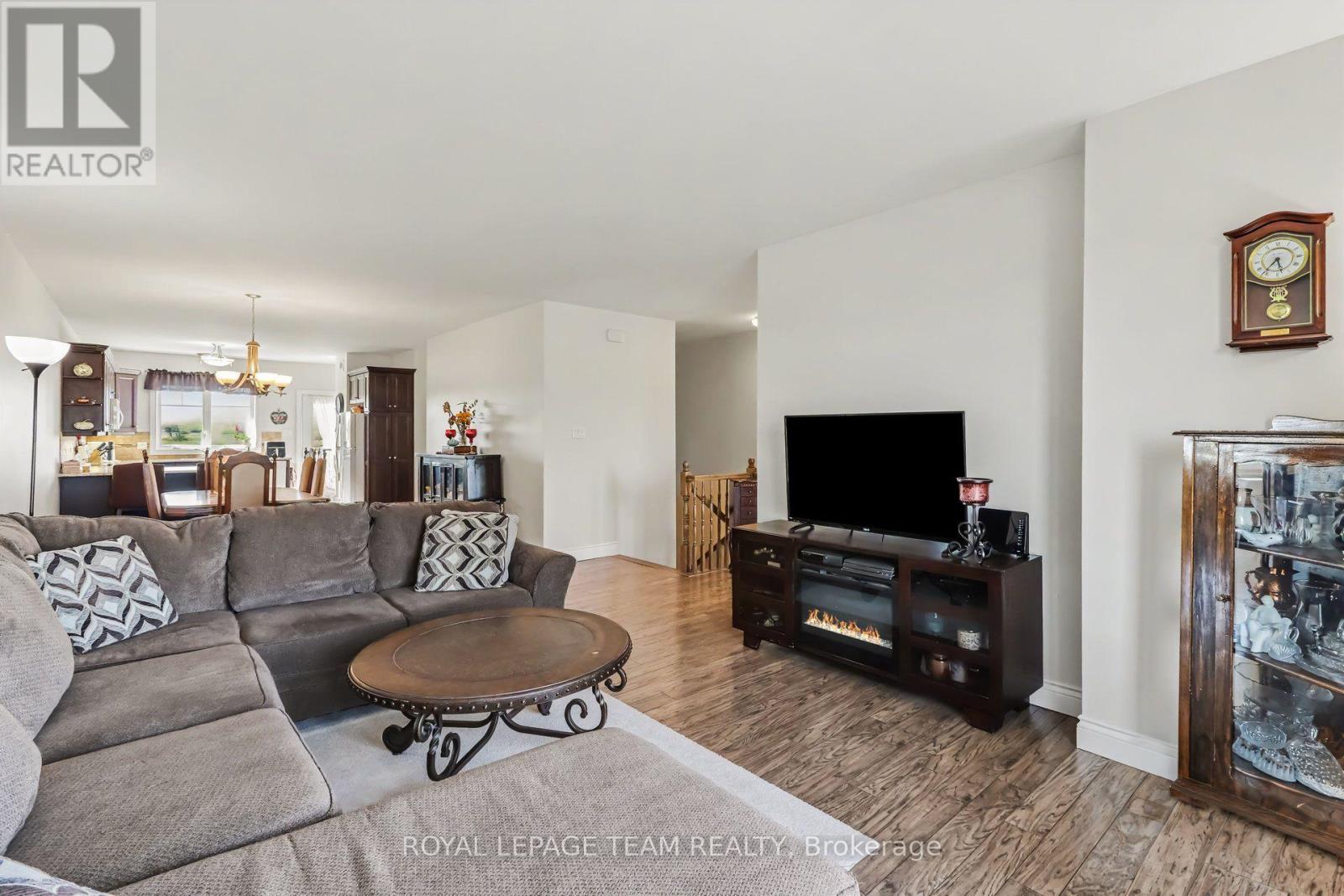 624 St Lawrence Street Property Photo 5