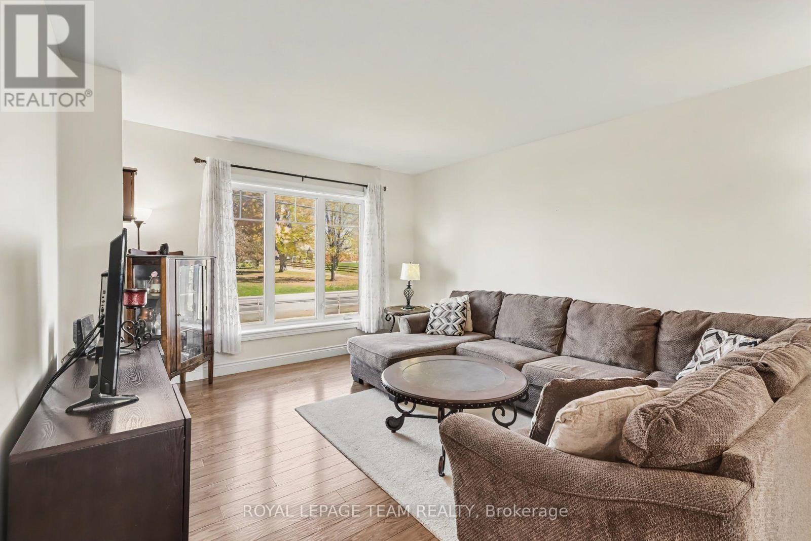 624 St Lawrence Street Property Photo 6