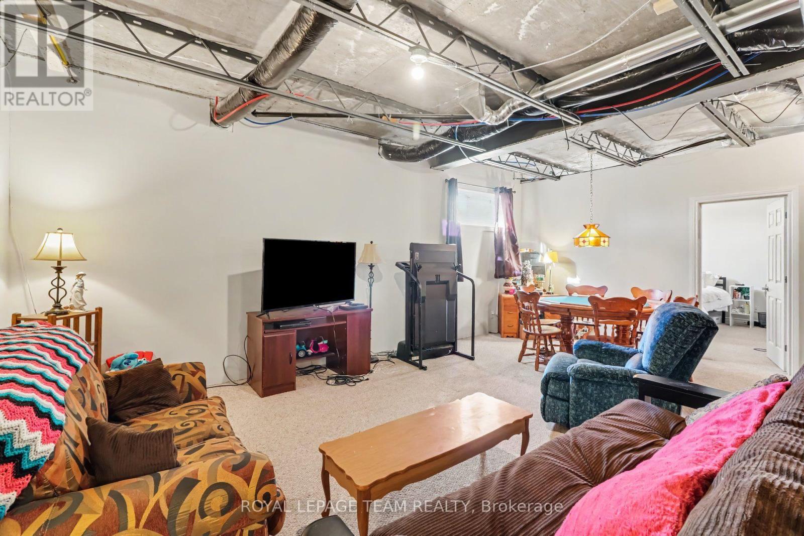 624 St Lawrence Street Property Photo 23