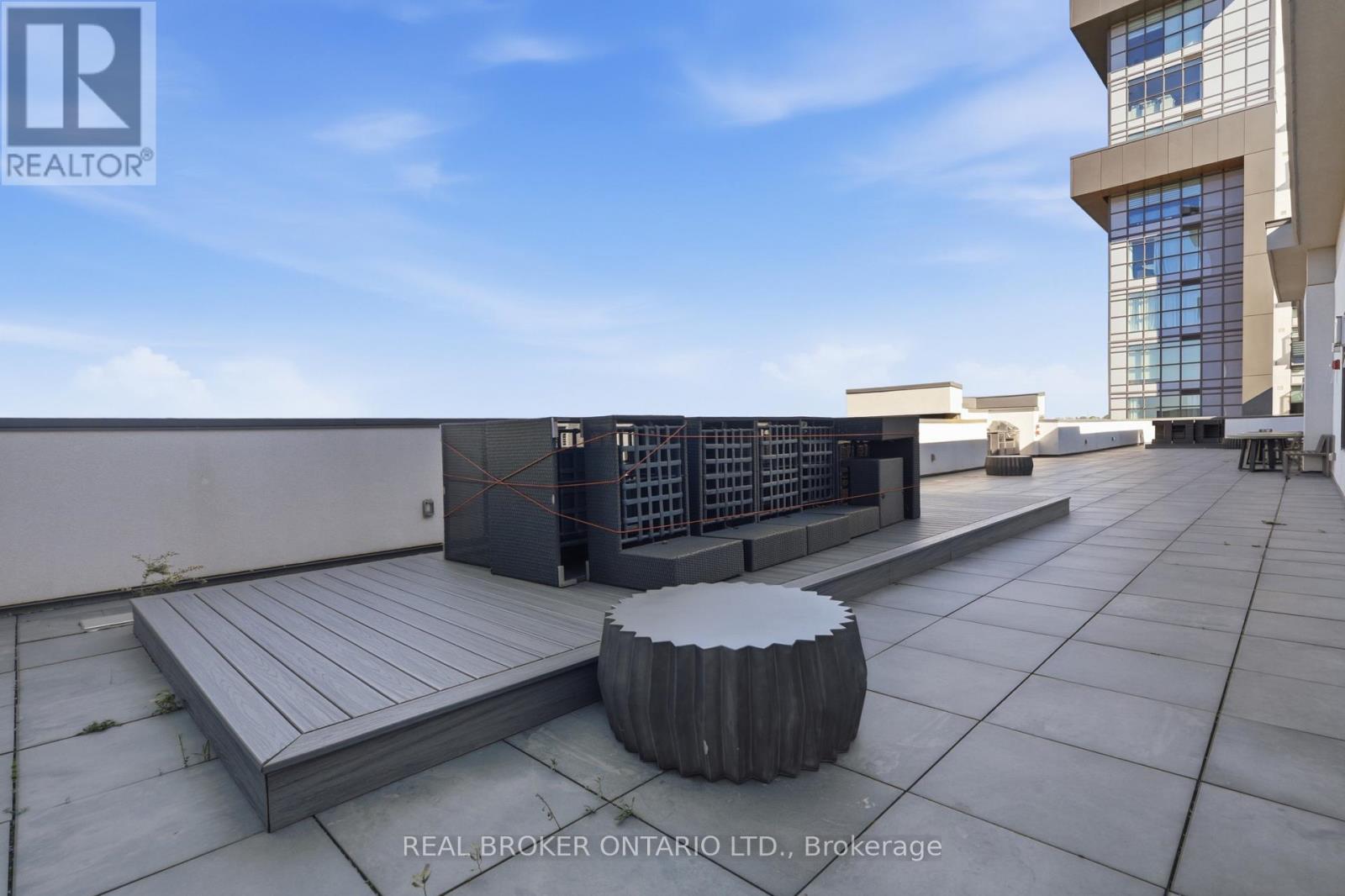 425 - 450 Dundas Street E Property Photo 8