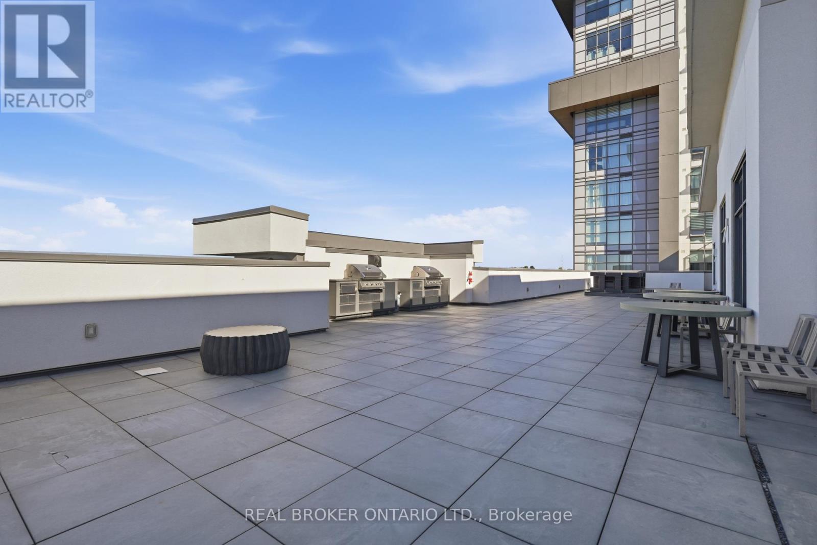 425 - 450 Dundas Street E Property Photo 9