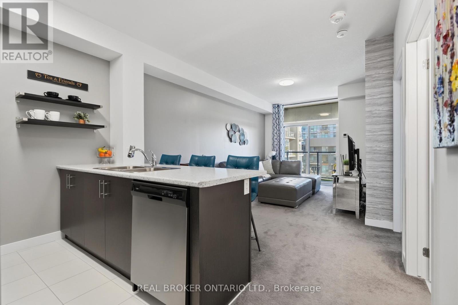 425 - 450 Dundas Street E Property Photo 10