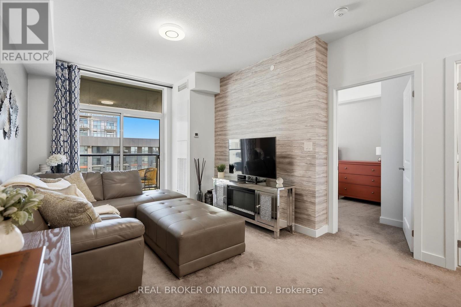 425 - 450 Dundas Street E Property Photo 12
