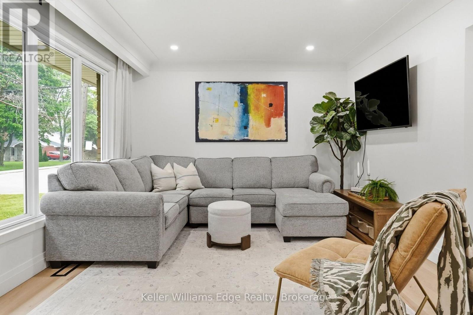131 West 34th Street Property Photo 3