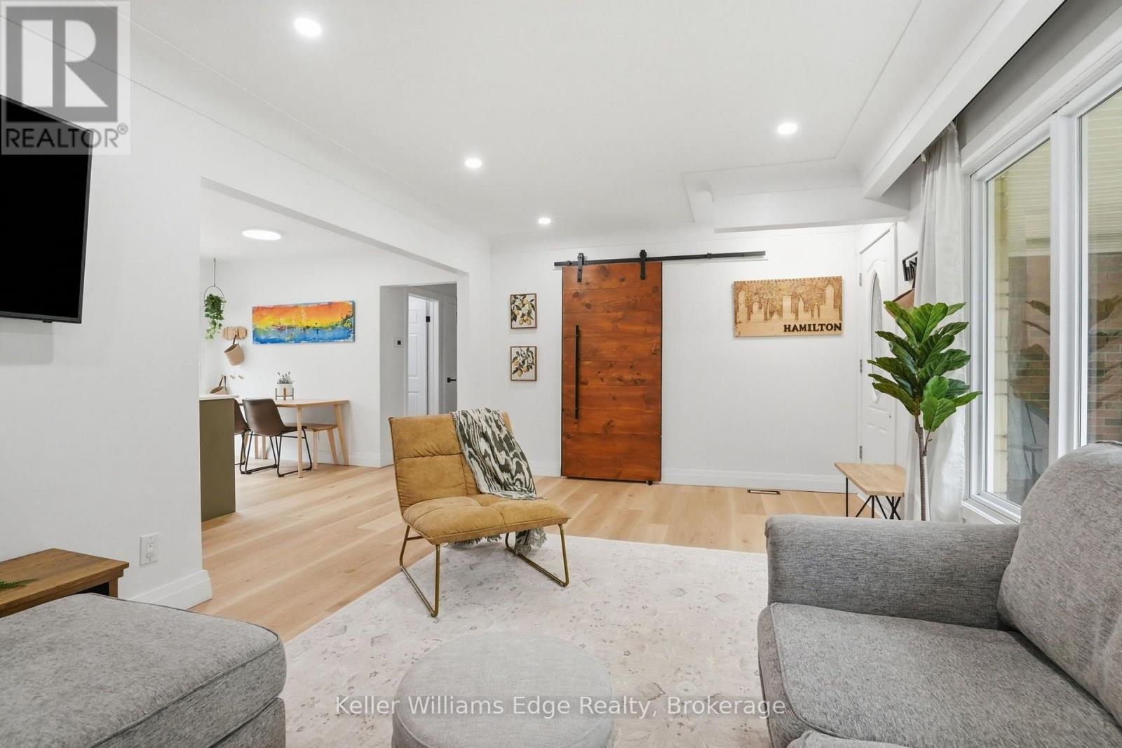 131 West 34th Street Property Photo 4